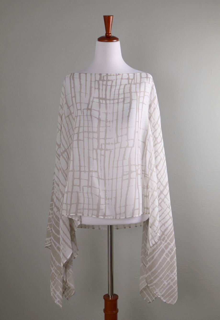 MARLA WYNNE Layers NWT Sheer Printed Airy Cape Shawl Poncho Top Size Large